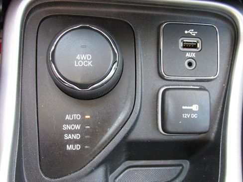 Used 2018 Jeep Compass Latitude AWD/4WD image 14