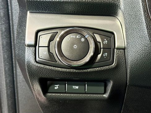 Used 2018 Ford Explorer XLT w/ Equipment Group 202A AWD/4WD image 21