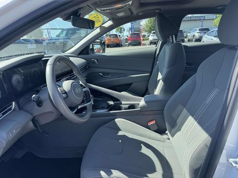 Used 2025 Hyundai Elantra SEL FWD image 16