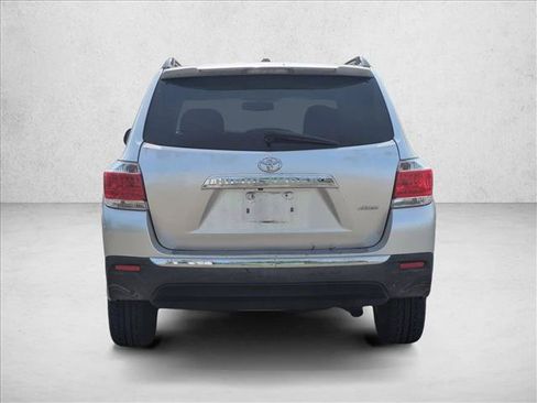 Used 2012 Toyota Highlander SE w/ Tow Pkg AWD/4WD image 6