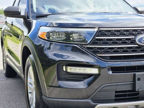 Used 2022 Ford Explorer XLT w/ Equipment Group 202A AWD/4WD image 9
