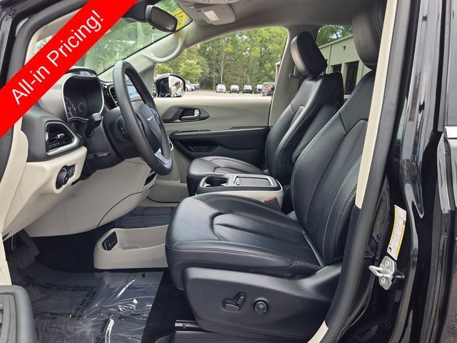 Used 2024 Chrysler Pacifica Touring-L FWD image 9