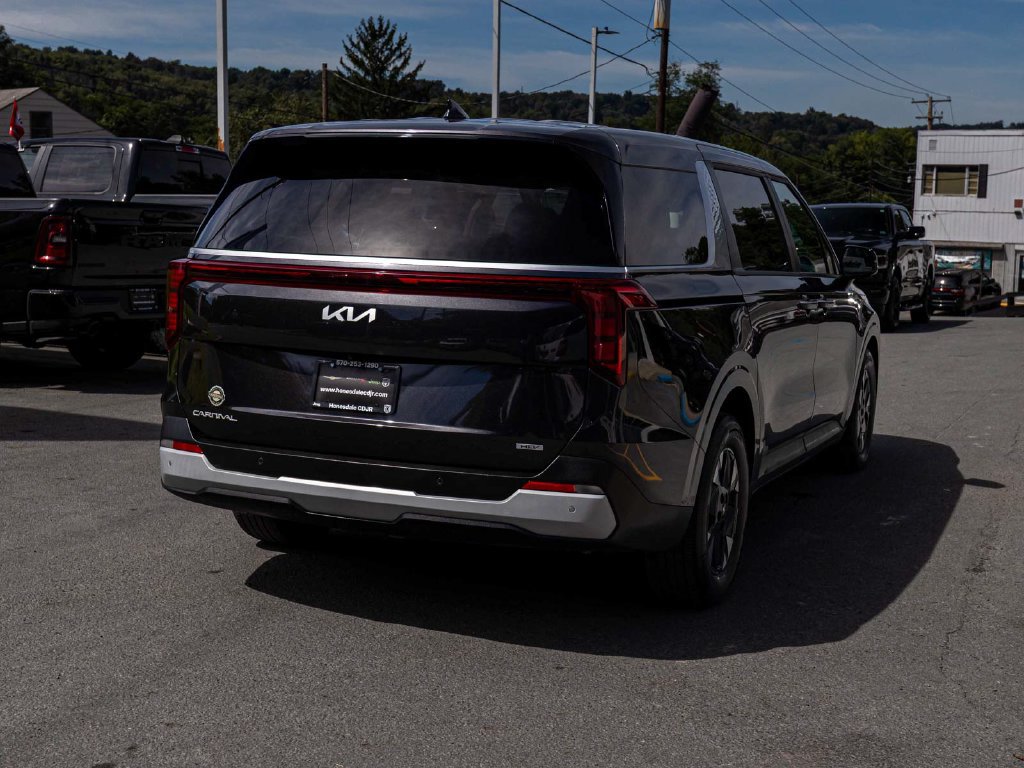 Used 2026 Kia Carnival LXS FWD image 4