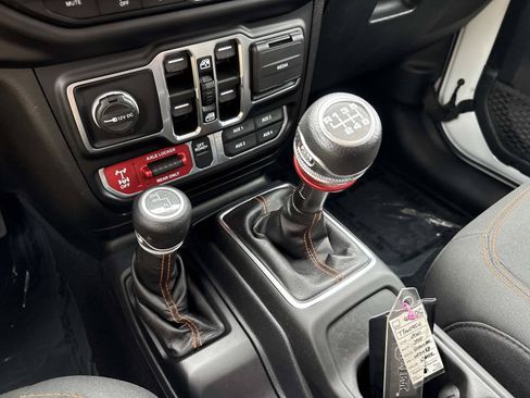 Used 2021 Jeep Gladiator Mojave w/ LED Lighting Group AWD/4WD image 24