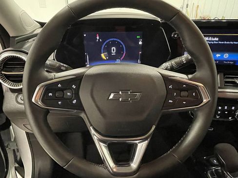 Used 2025 Chevrolet Trax ACTIV FWD image 35