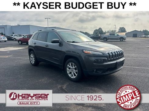 Used 2018 Jeep Cherokee Latitude Plus w/ Comfort/Convenience Group AWD/4WD image 1