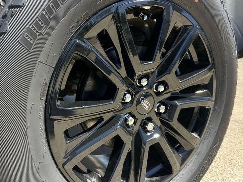 New 2025 Ford F150 Platinum w/ Equipment Group 702A High image 9