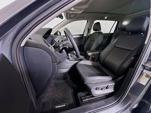 Used 2023 Volkswagen Tiguan SE image 13