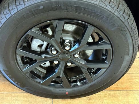 New 2025 Jeep Grand Cherokee Altitude image 5