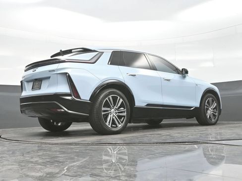 Certified 2024 Cadillac Lyriq Luxury AWD/4WD image 29