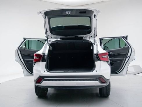 Used 2025 Chevrolet Trax LT FWD image 21