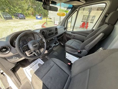 Used 2019 Freightliner Sprinter 144 image 20