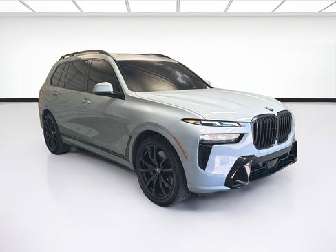 Used 2024 BMW X7 xDrive40i w/ M Sport Package AWD/4WD image 3