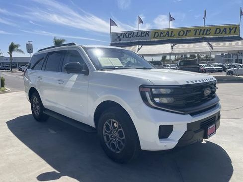 Used 2025 Ford Expedition Active RWD image 2