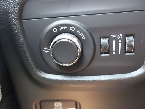 Used 2024 Jeep Grand Cherokee Altitude AWD/4WD image 38