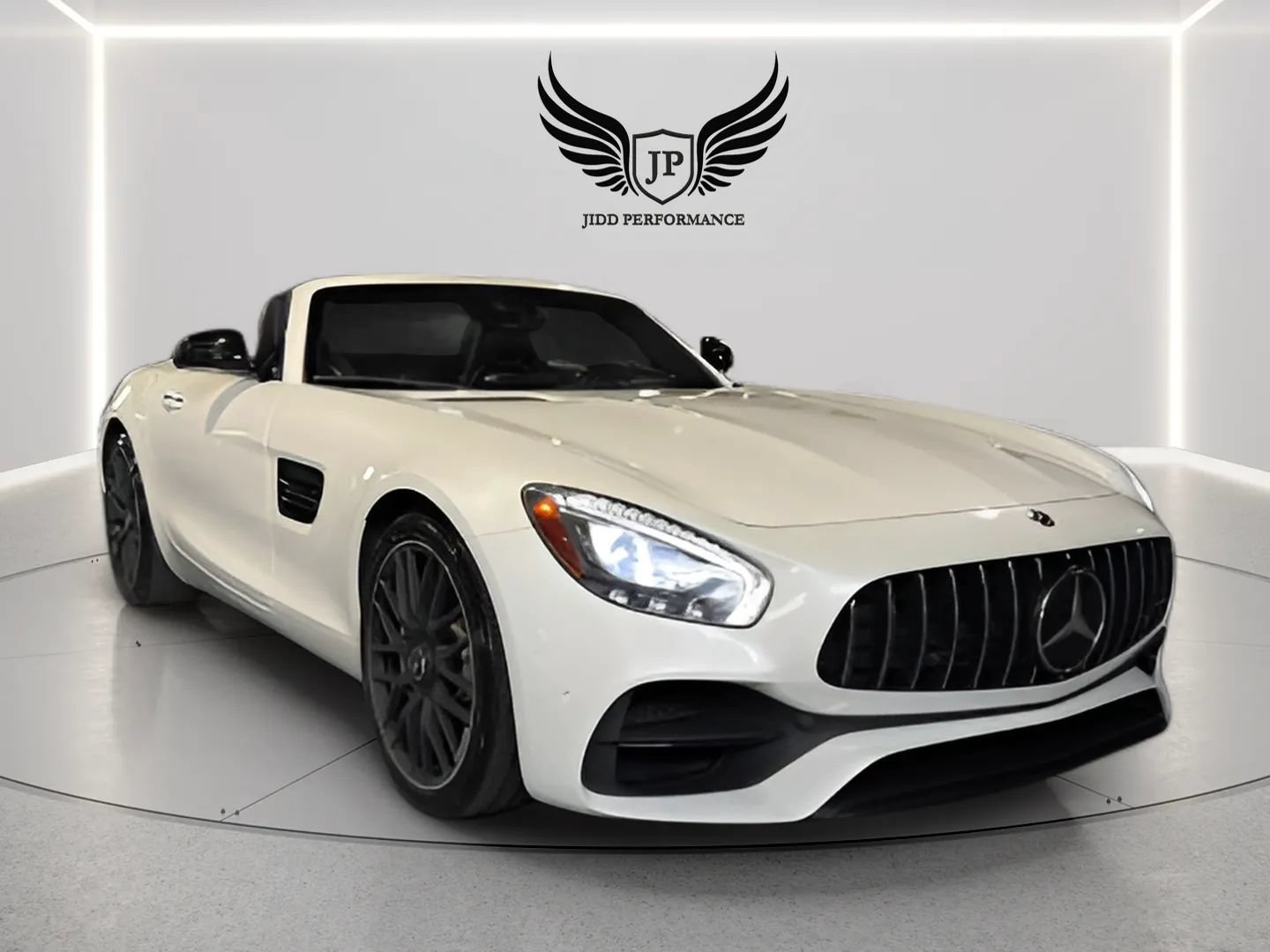 Used 2018 Mercedes-Benz AMG GT Roadster image 2