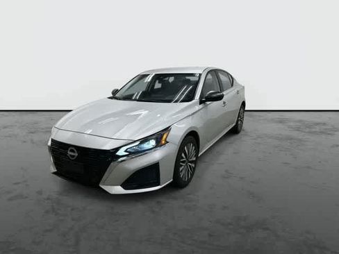 Used 2024 Nissan Altima 2.5 SV AWD/4WD image 7