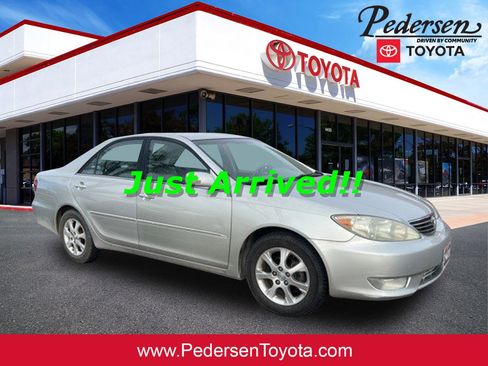 Used 2005 Toyota Camry XLE image 1