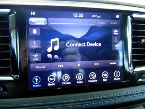 Used 2018 Chrysler Pacifica Limited w/ Tire & Wheel Group image 25