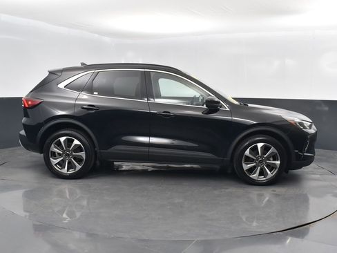 Used 2023 Ford Escape Platinum image 4