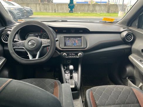 Used 2018 Nissan Kicks SR w/ Exterior Package FWD image 24