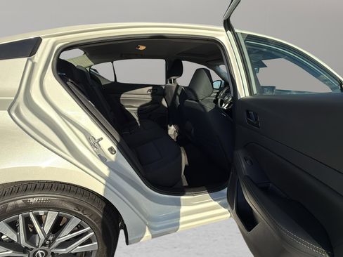 Used 2024 Nissan Altima 2.5 SV w/ SV Premium Package image 12