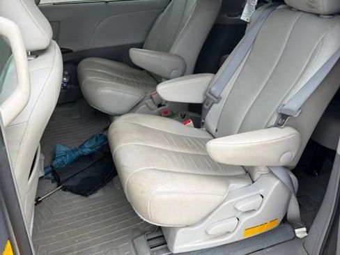 Used 2013 Toyota Sienna XLE FWD image 6