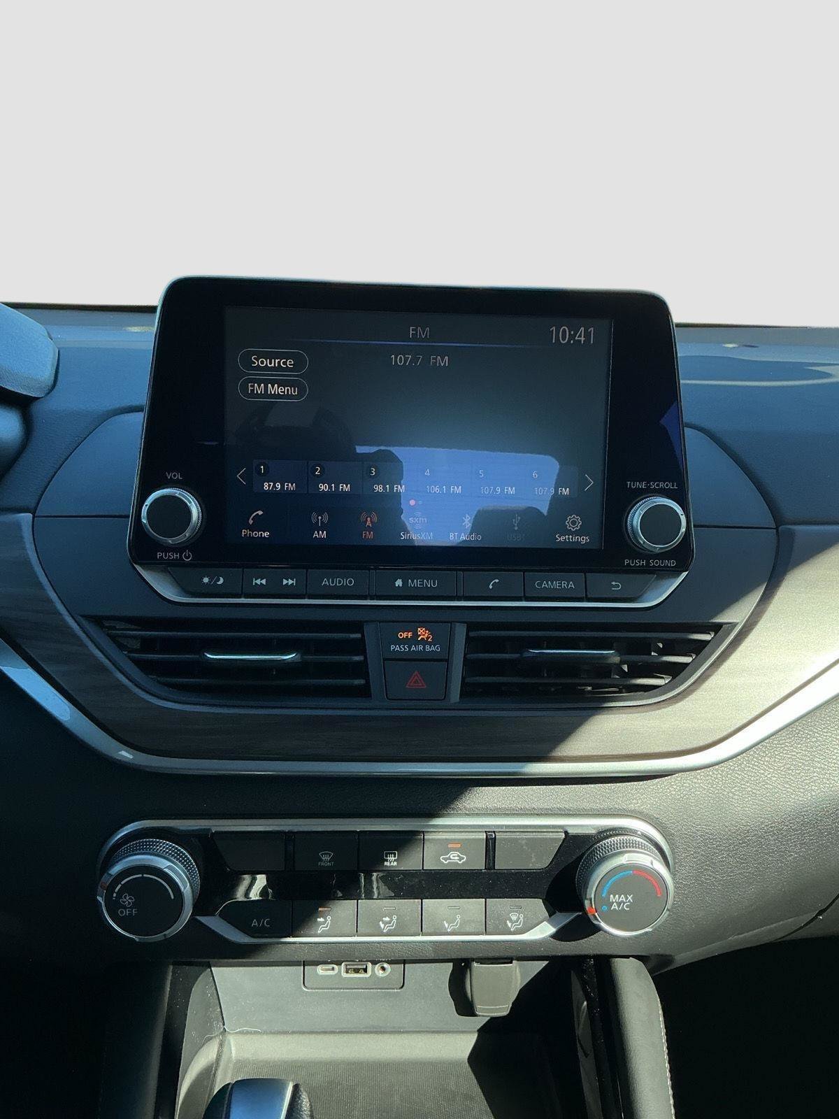 Used 2023 Nissan Altima 2.5 SV FWD image 12