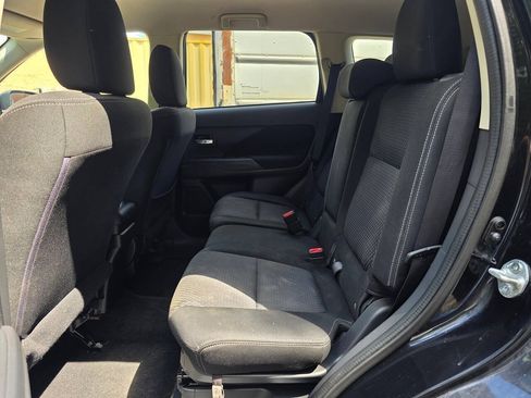 Used 2017 Mitsubishi Outlander ES AWD/4WD image 22