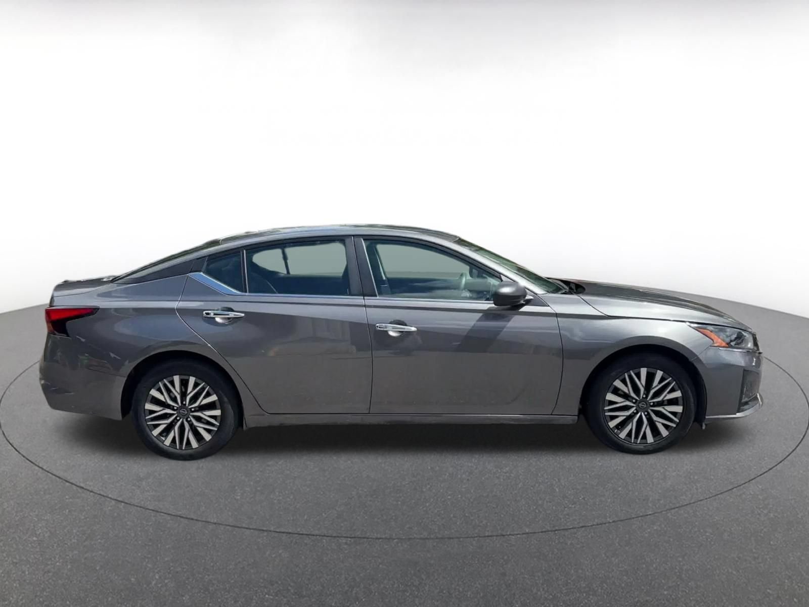 Used 2025 Nissan Altima 2.5 SV FWD image 15