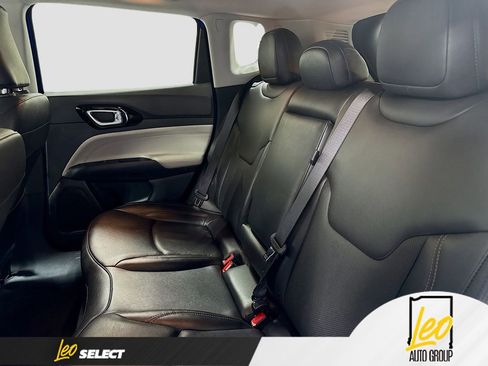 Used 2022 Jeep Compass Limited image 23