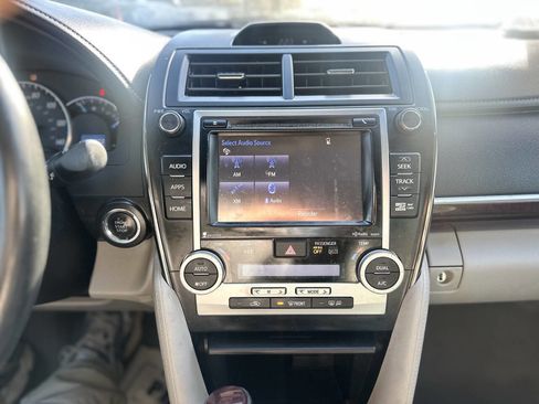 Used 2014 Toyota Camry XLE image 14