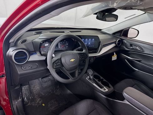 New 2026 Chevrolet Trax LS image 8