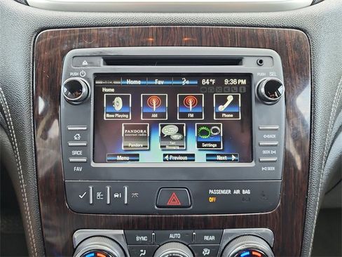 Used 2017 Chevrolet Traverse LT image 24