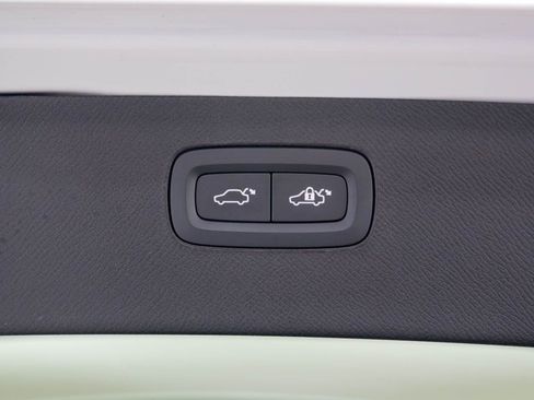 Used 2024 Volvo XC90 B6 Ultimate w/ Protection Package image 33