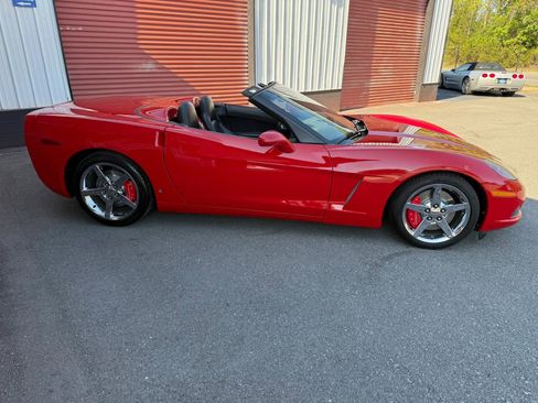 Used 2006 Chevrolet Corvette Coupe w/ Preferred Equipment Group RWD image 14