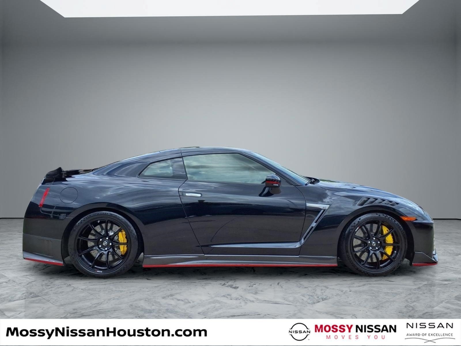 Used 2020 Nissan GT-R NISMO AWD/4WD image 8