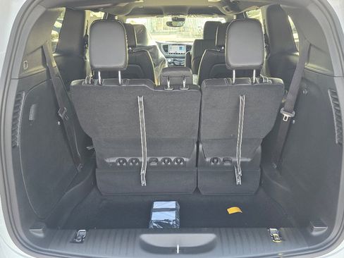New 2026 Chrysler Pacifica Select image 4