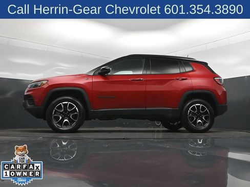 Used 2025 Jeep Compass Trailhawk AWD/4WD image 40