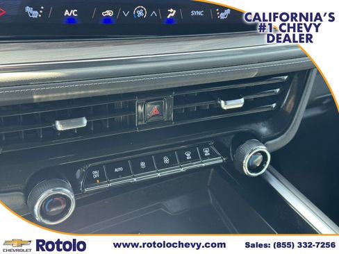 Used 2025 Chevrolet Suburban Z71 AWD/4WD image 24