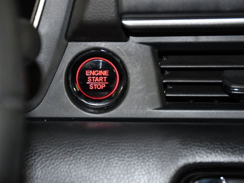 Certified 2023 Honda Pilot Touring image 24