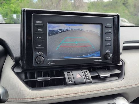 Used 2020 Toyota RAV4 XLE Premium AWD/4WD image 17