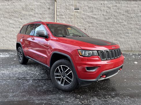 Used 2019 Jeep Grand Cherokee Trailhawk image 1