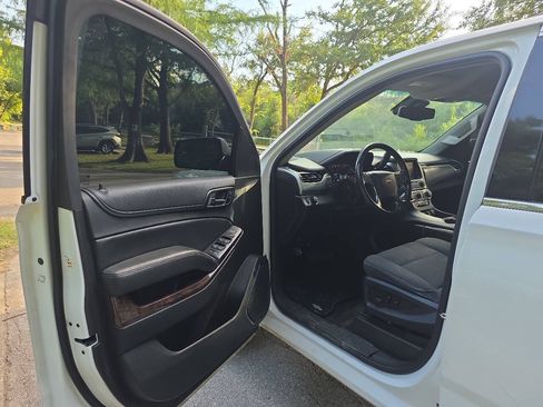 Used 2018 Chevrolet Tahoe LS w/ Enhanced Driver Alert Package RWD image 10