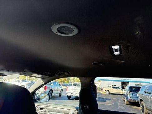 Used 2025 GMC Acadia Elevation image 21