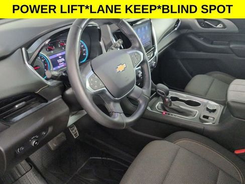 Used 2021 Chevrolet Traverse LT image 12