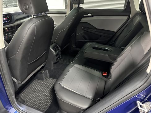 Certified 2022 Volkswagen Taos SE image 29