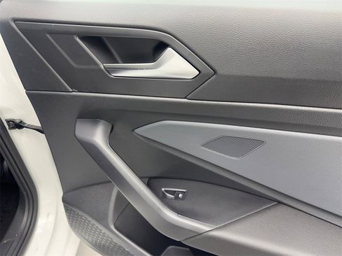 Used 2025 Volkswagen Jetta SE w/ Sunroof Package image 43