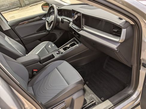 Certified 2025 Volkswagen Tiguan SE AWD/4WD image 21
