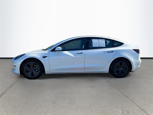 Used 2021 Tesla Model 3 Standard Range Plus image 4